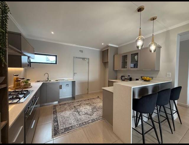 4 BEDROOM APARTMENT FOR SALE IN MORNINGSIDE